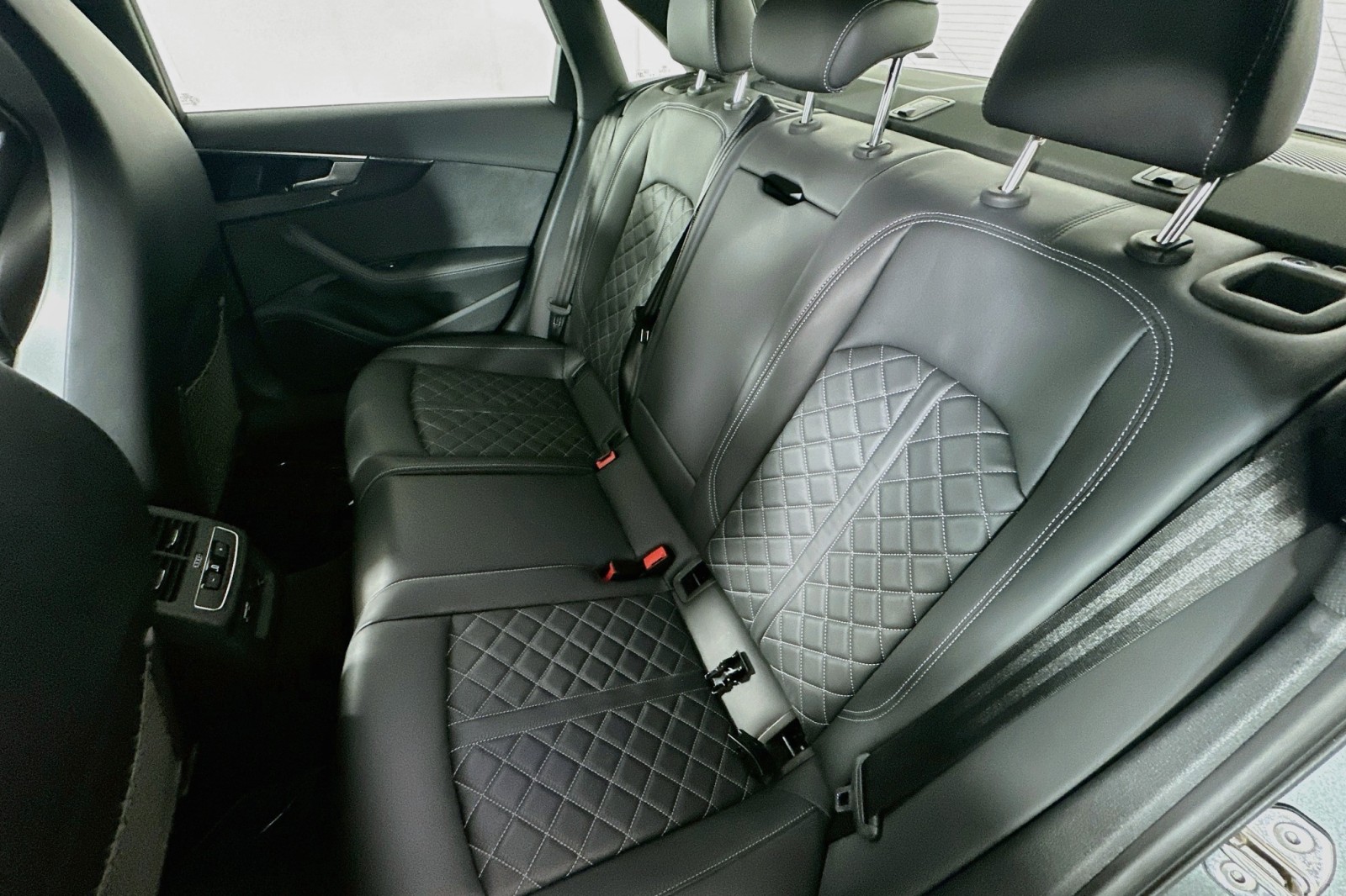 Used 2023 Daytona Gray Pearl Effect Audi Premium Plus image 9