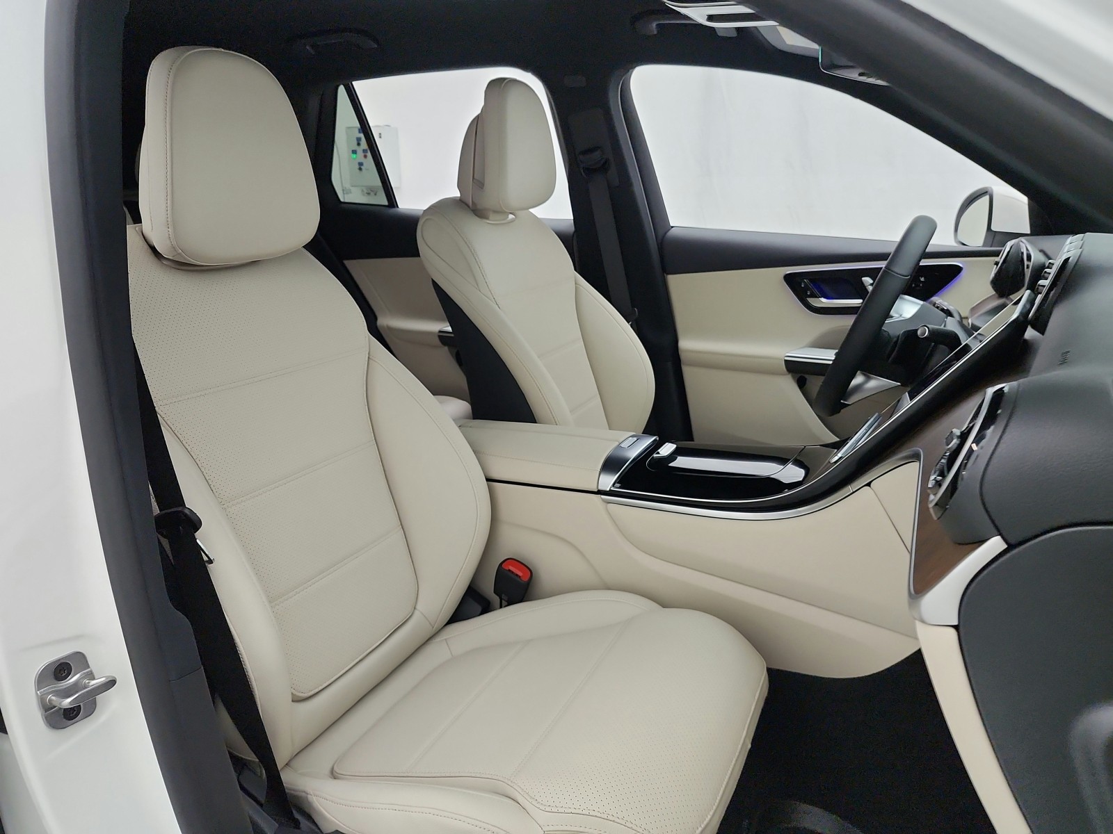 New 2026 Polar White Mercedes-Benz GLC 300 image 16