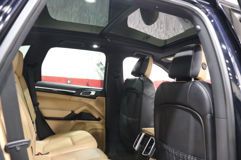 2016 Porsche Cayenne S E-Hybrid 4dr Suv in ,