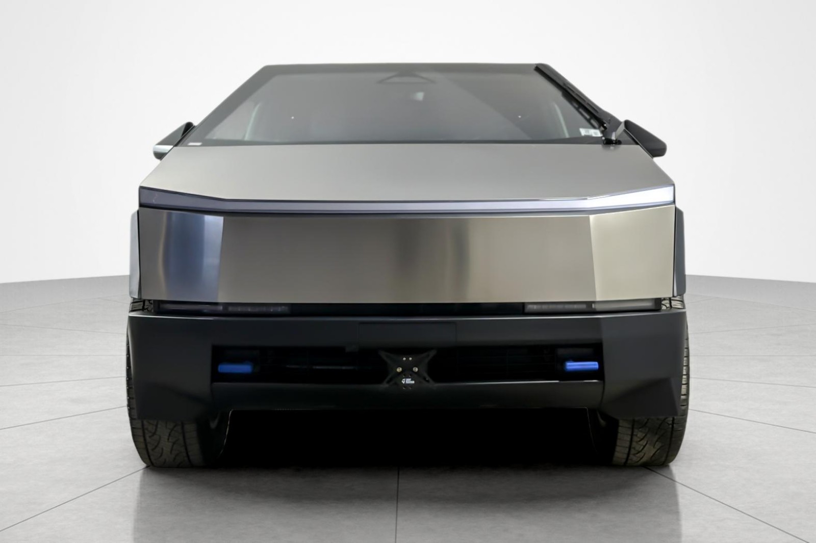 Used 2025 GRAY Tesla AWD image 8