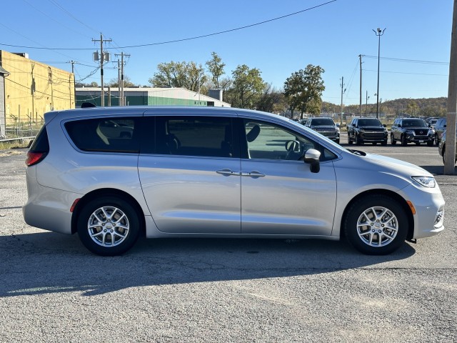 2023 Chrysler Pacifica Touring L 2