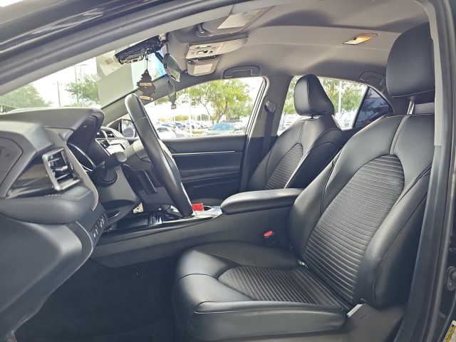 2019 Toyota Camry SE 18