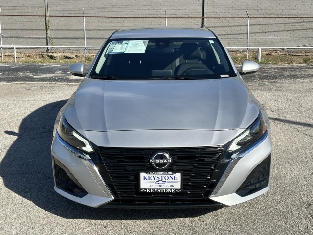 2023 Nissan Altima 2.5 SV 8