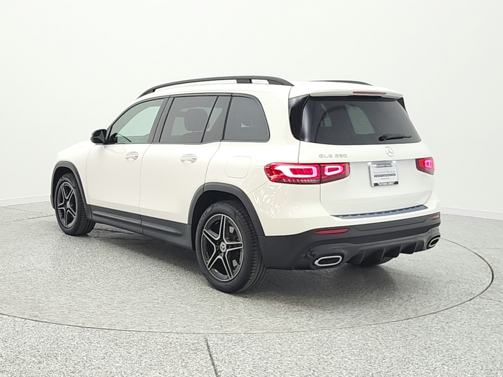 Used 2023 Polar White Mercedes-Benz GLB 250 SUV image 7