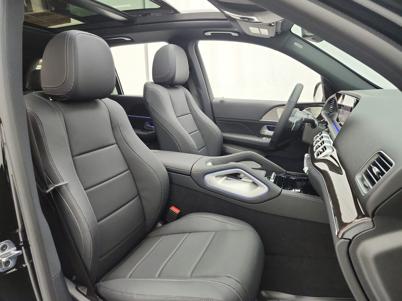 New 2026 Black Mercedes-Benz GLE 450 4MATIC® SUV image 15