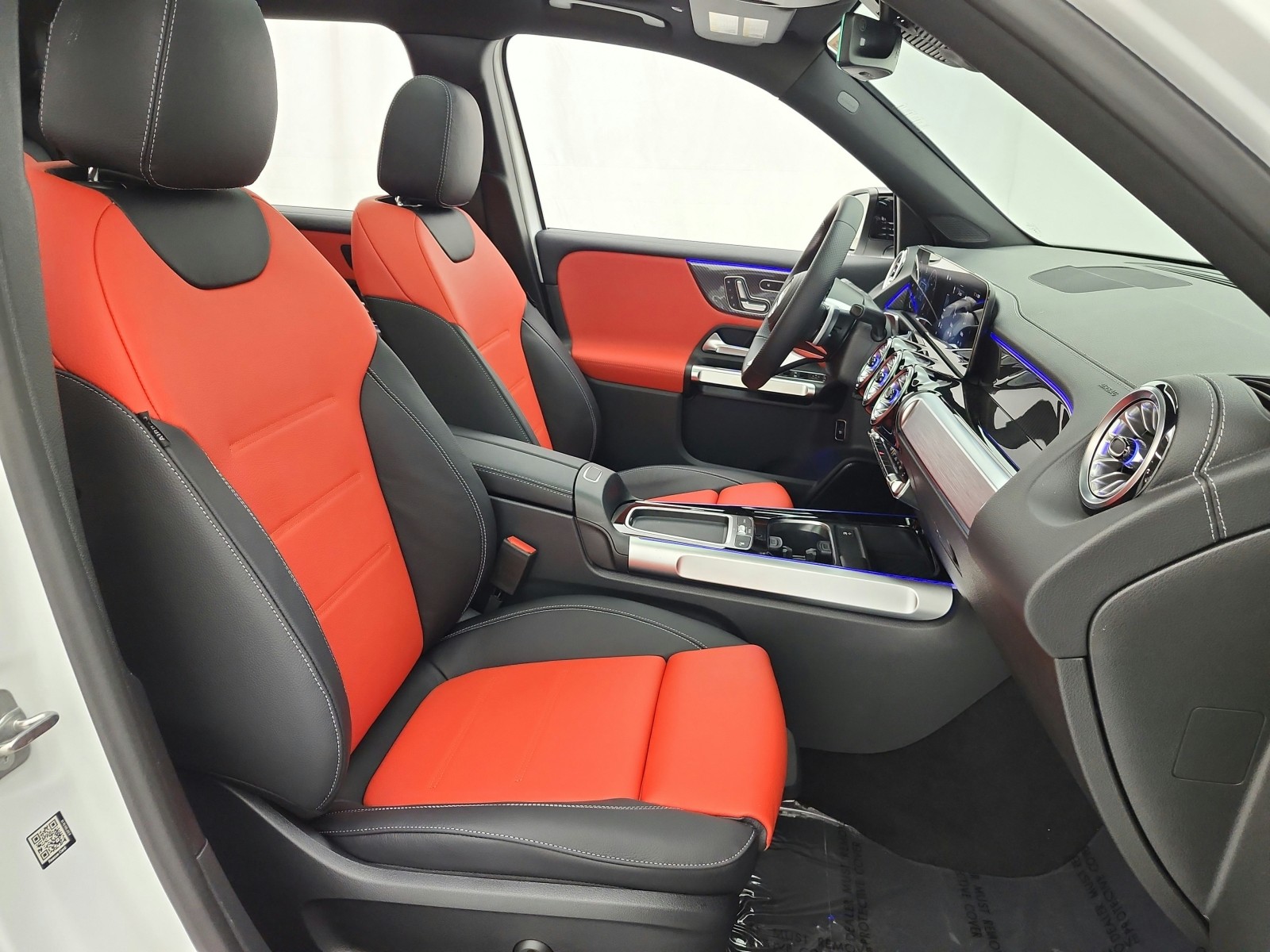 New 2026 Polar White Mercedes-Benz GLB 250 SUV image 15