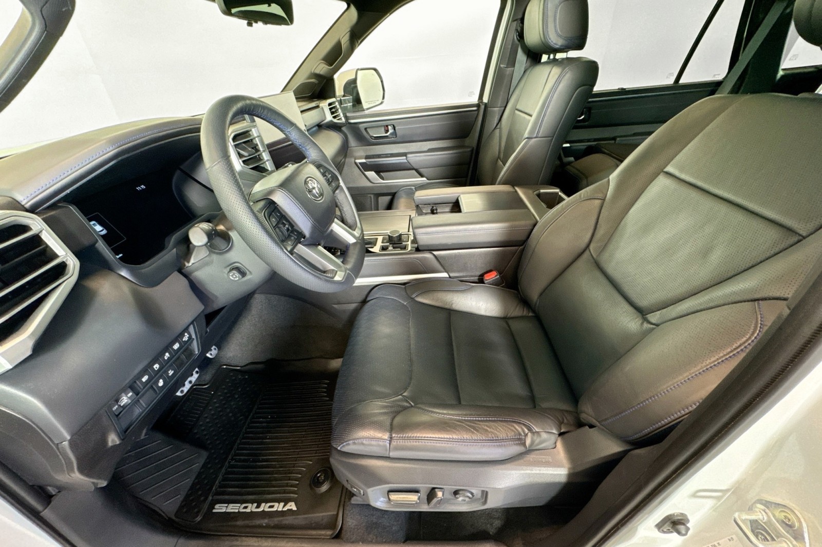 Used 2025 WHITE Toyota Platinum image 19