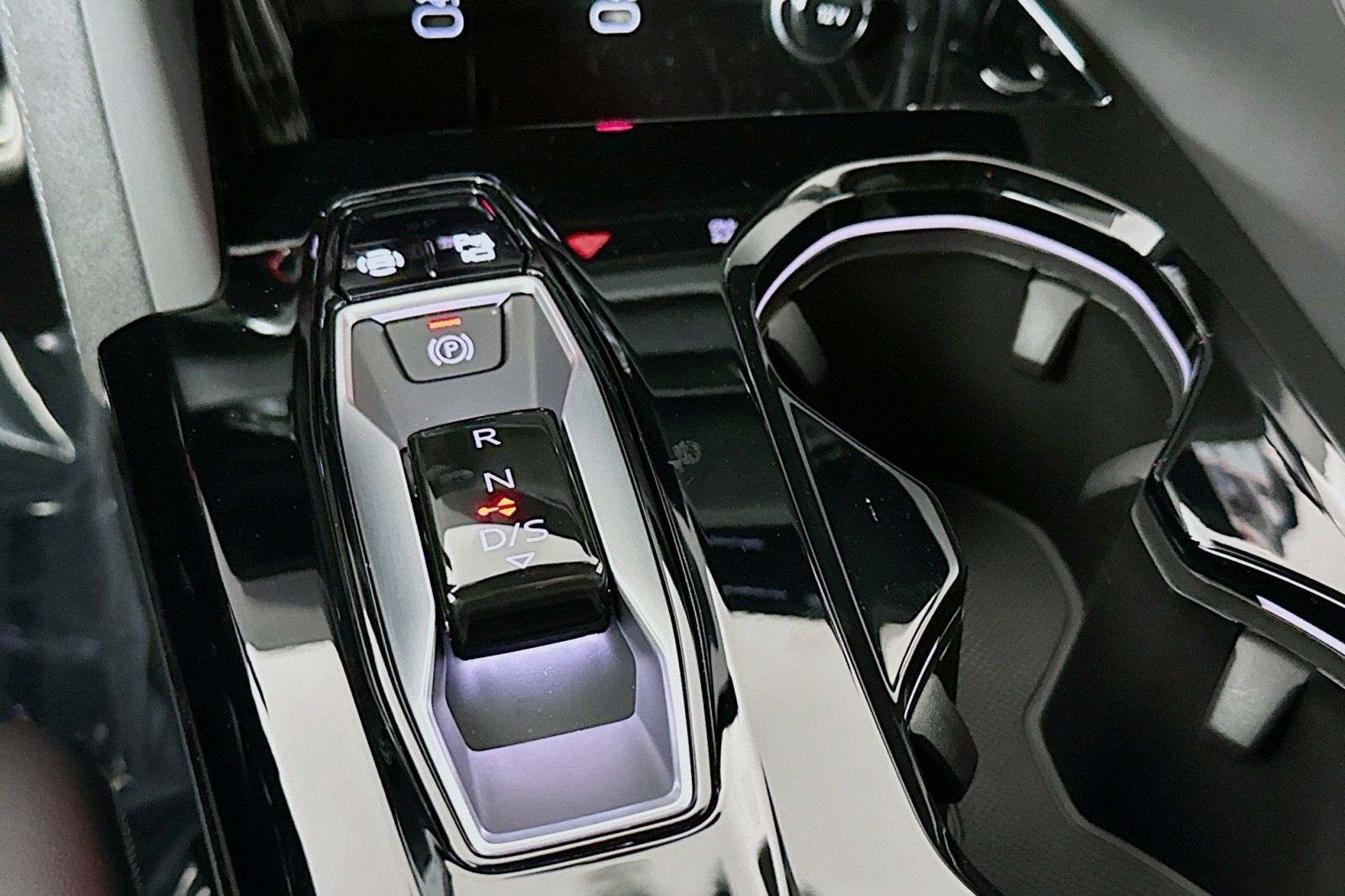 New 2025 Glacier White Metallic Audi Premium Plus image 7