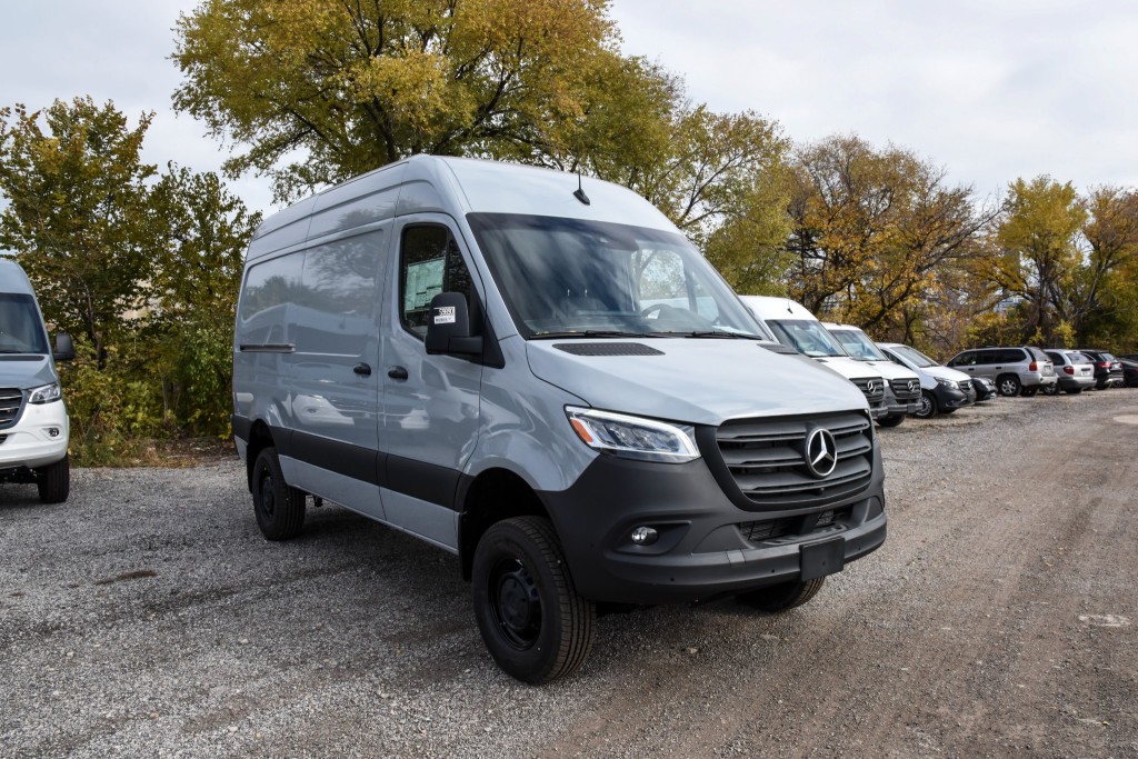 New 2025 MercedesBenz Sprinter Crew Van Minivan/Van in 1520 W North