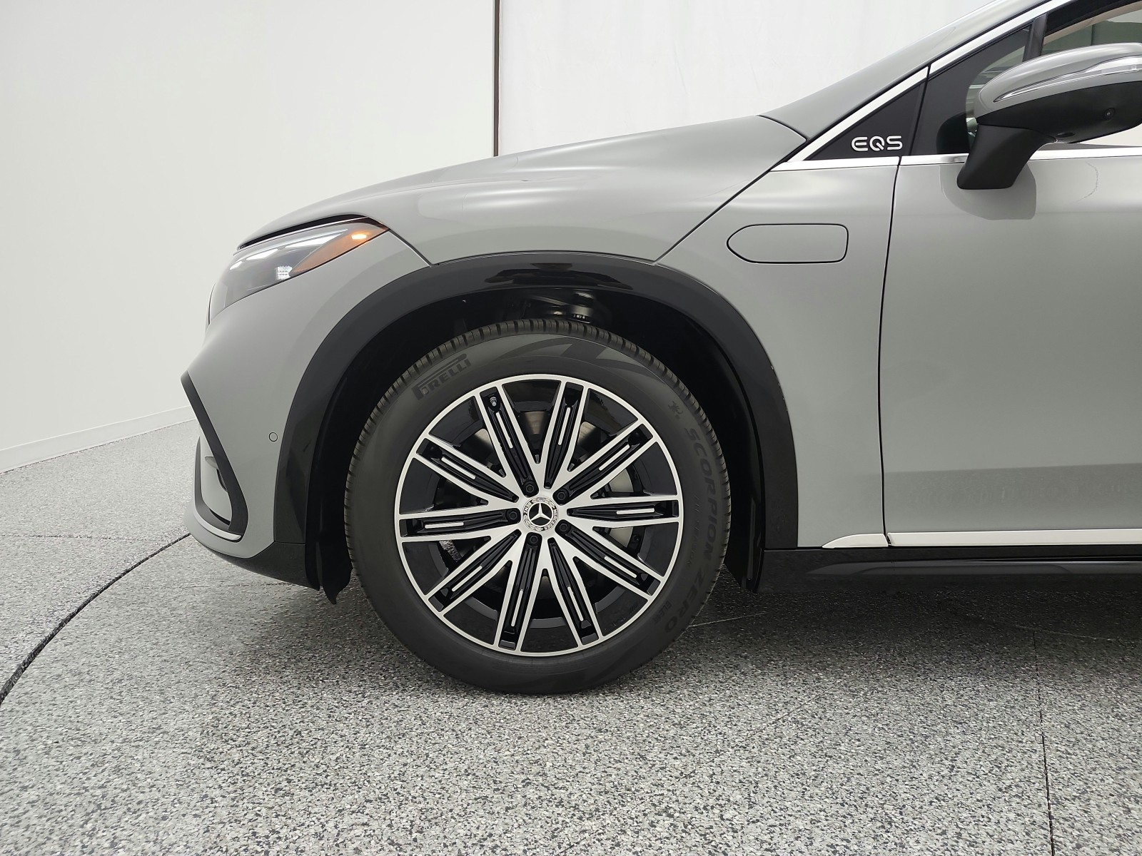 New 2026 MANUFAKTUR Alpine Grey Mercedes-Benz EQS 550 image 15