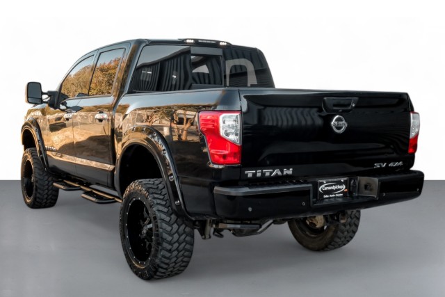 2021 Nissan Titan SV 9