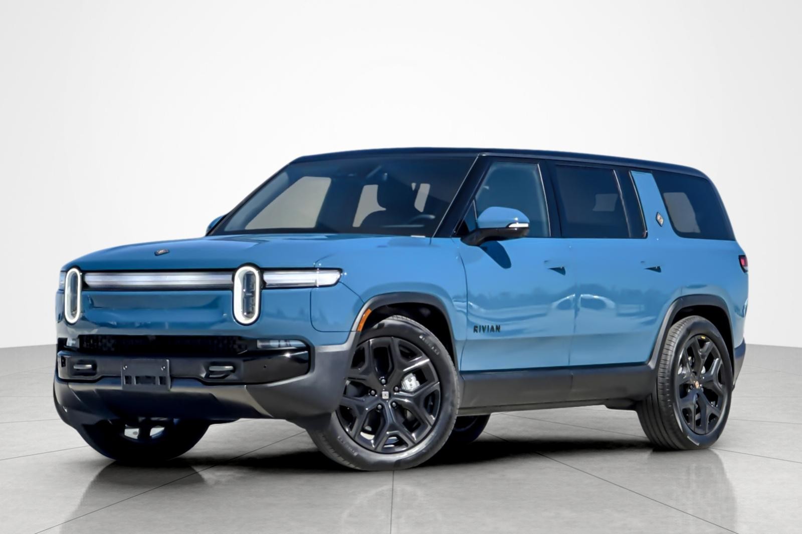 2025 Rivian R1S Adventure