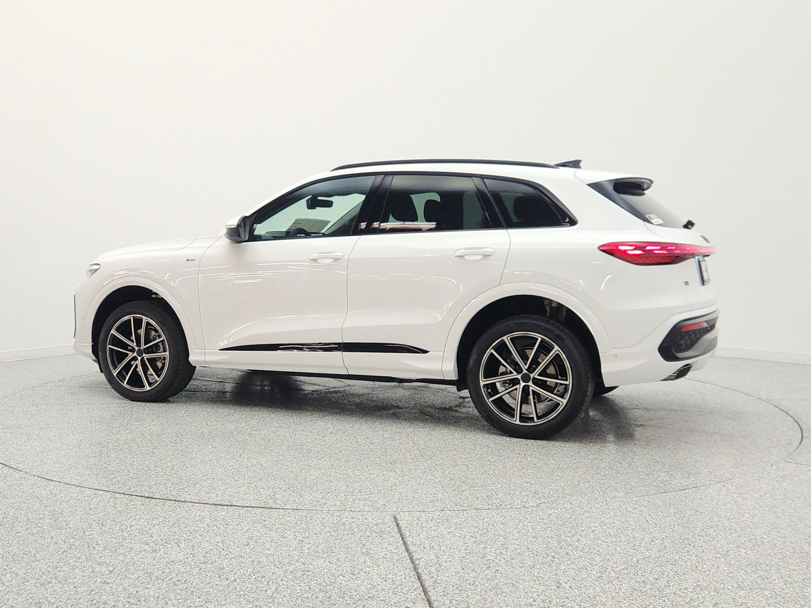New 2026 Arkona White Audi Premium Plus 2.0 TFSI quattro image 8