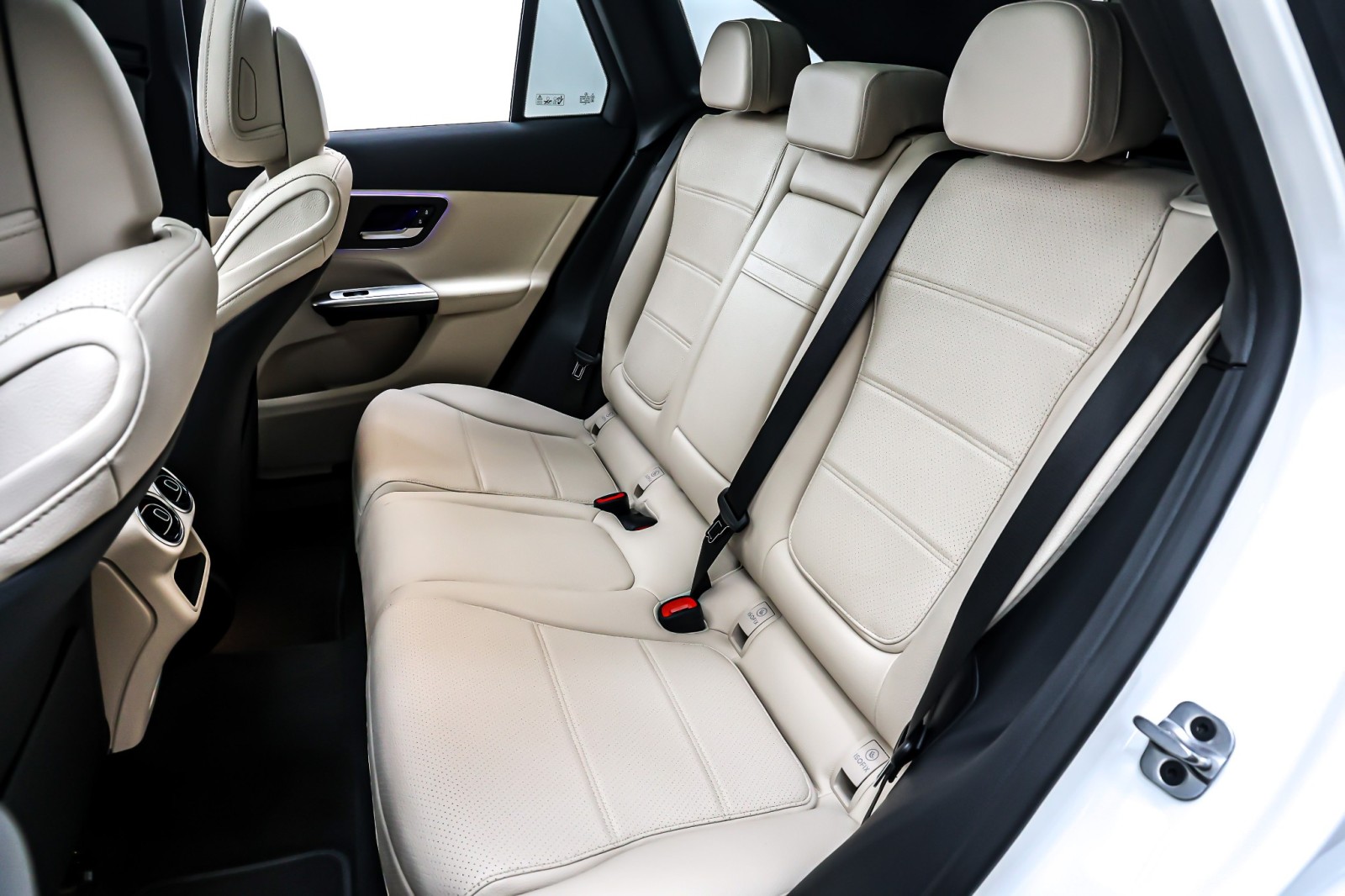 New 2026 Polar White Mercedes-Benz GLC 300 image 8