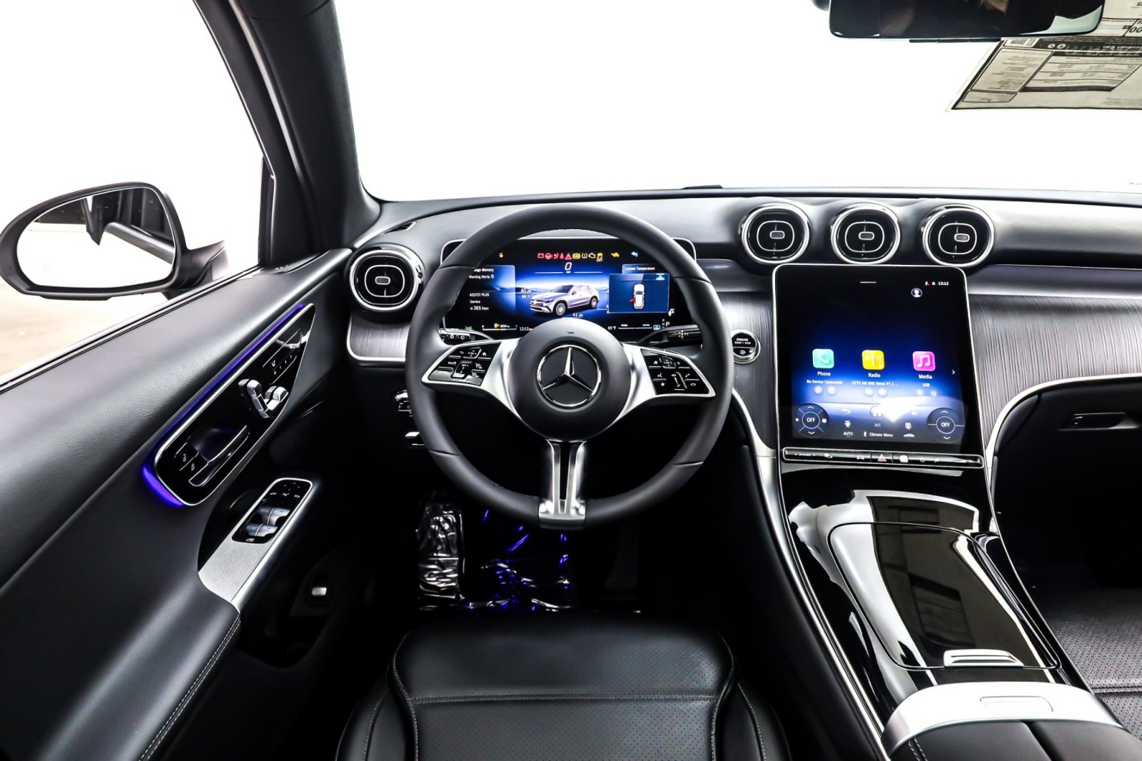 New 2026 Polar White Mercedes-Benz GLC 300 SUV image 4