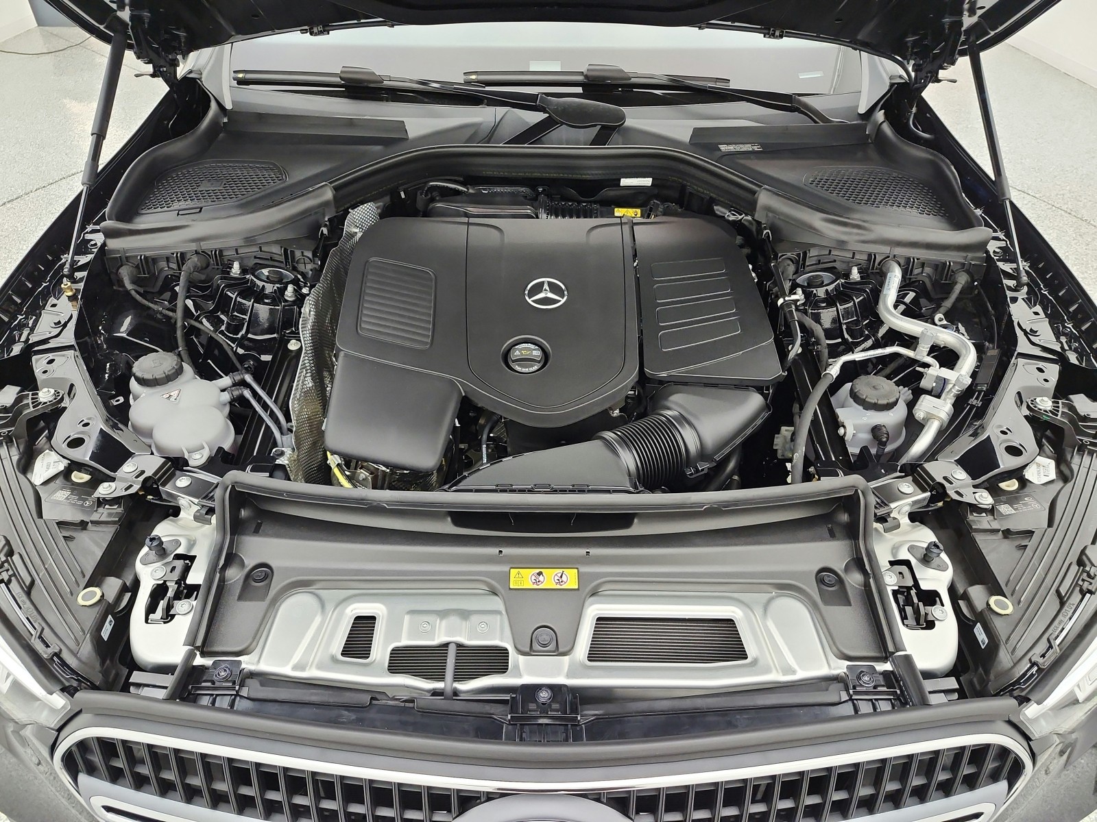New 2027 Black Mercedes-Benz GLC 300 SUV image 12