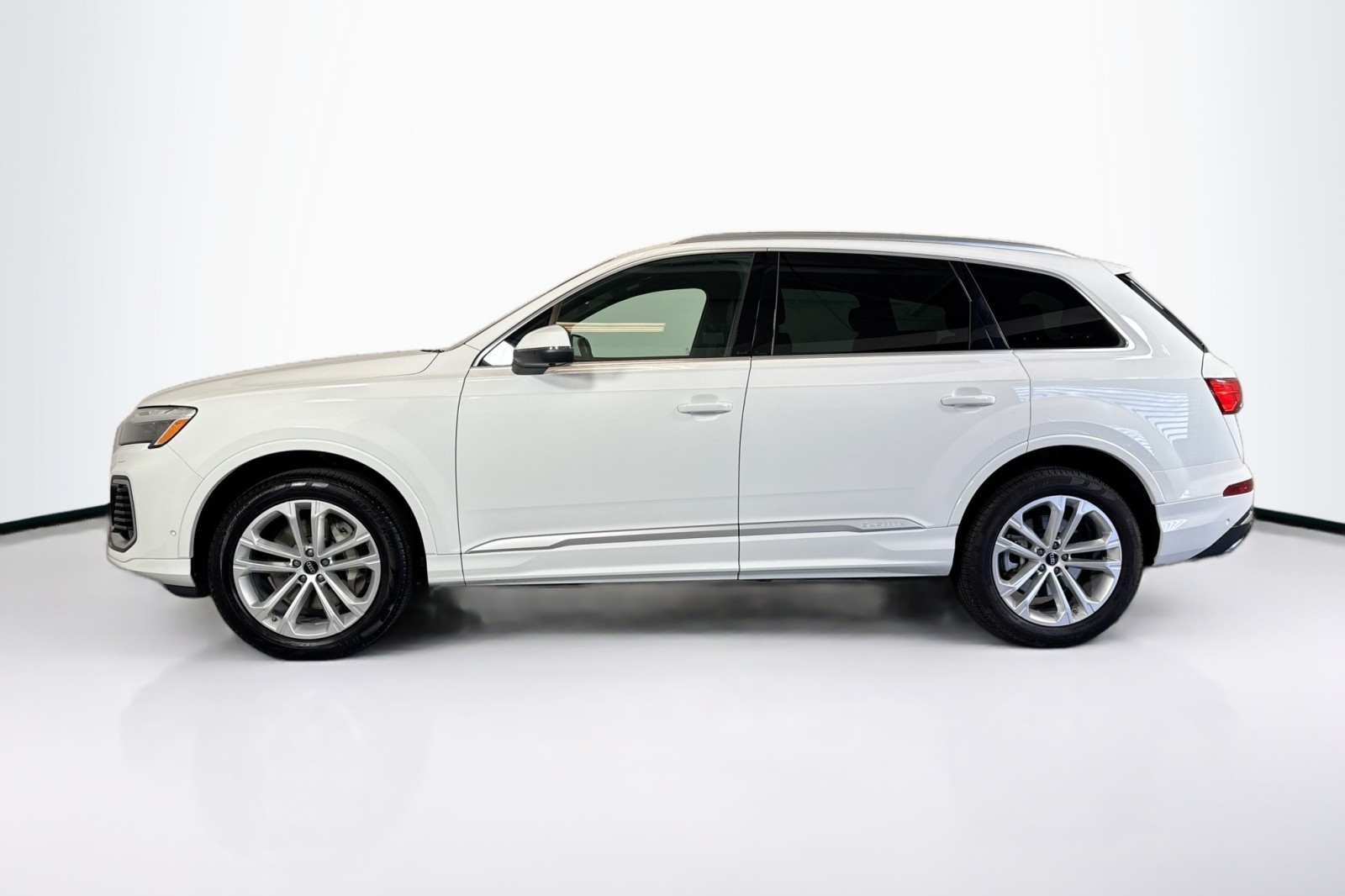 Used 2025 Carrara White Audi Premium Plus image 8