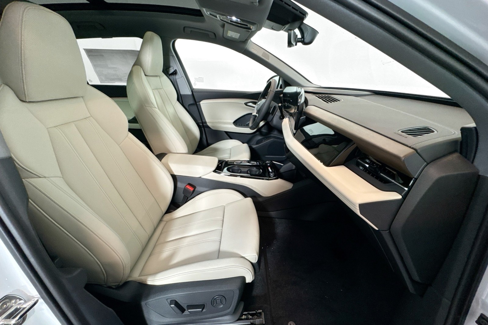 New 2025 Glacier White Metallic Audi Premium Plus quattro image 25