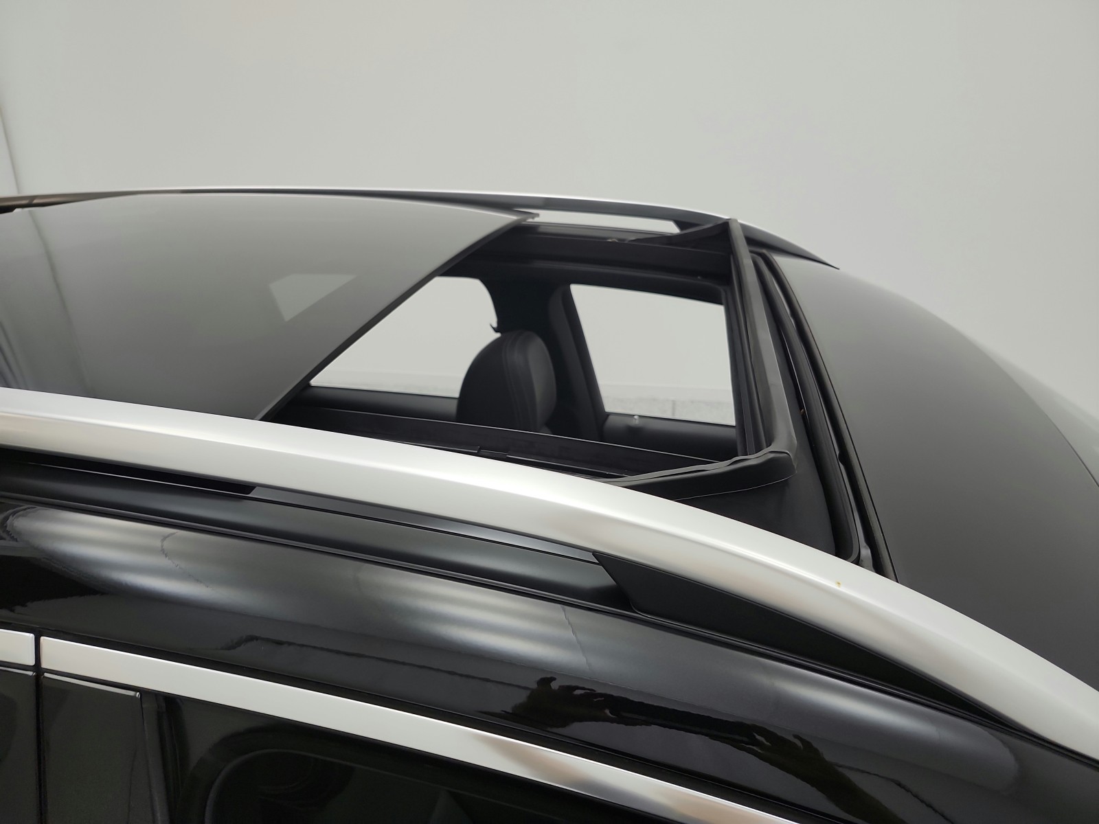 Certified Used 2026 Obsidian Black Metallic Mercedes-Benz GLE 350 4MATIC® SUV image 23