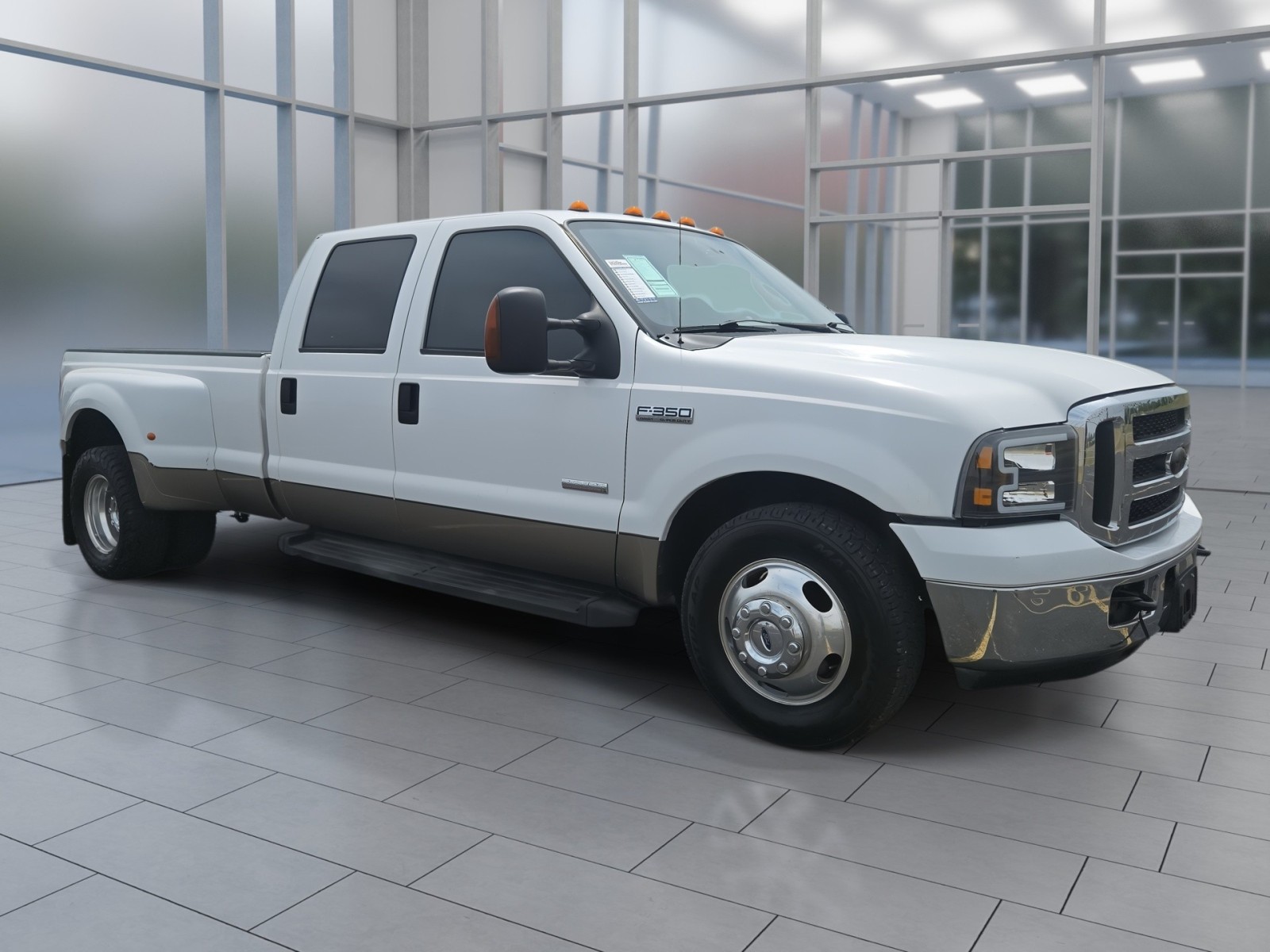 2006 Ford F-350 Super Duty Lariat Crew Cab SB DRW Pickup Truck Rear-Wheel Drive Manual