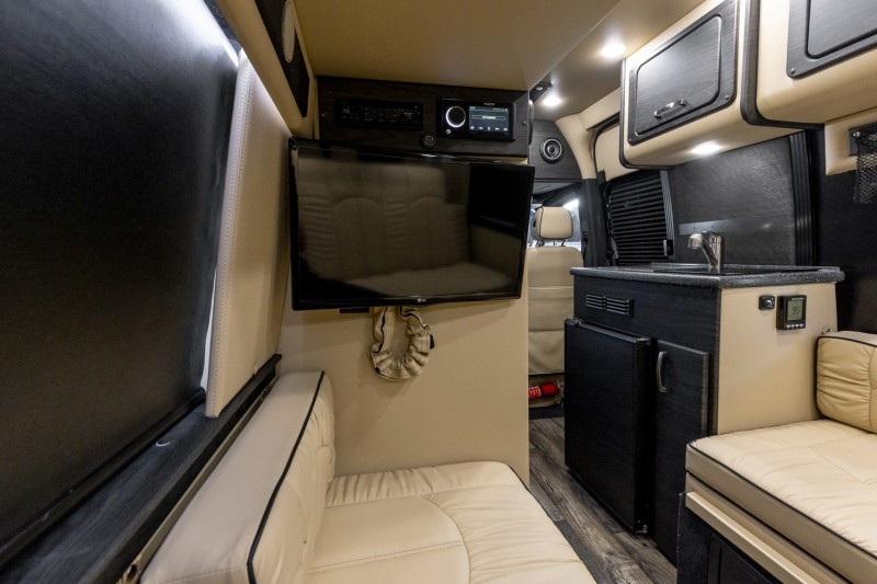 2019 Mercedes-Benz Sprinter 2500 Crew LUXURY RV Midwest Automotive Designs Daycruiser 144 4x4 in , 