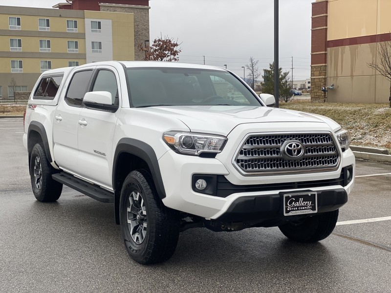 2017 Toyota Tacoma TRD Off Road Premium Technology in CHESTERFIELD, Missouri