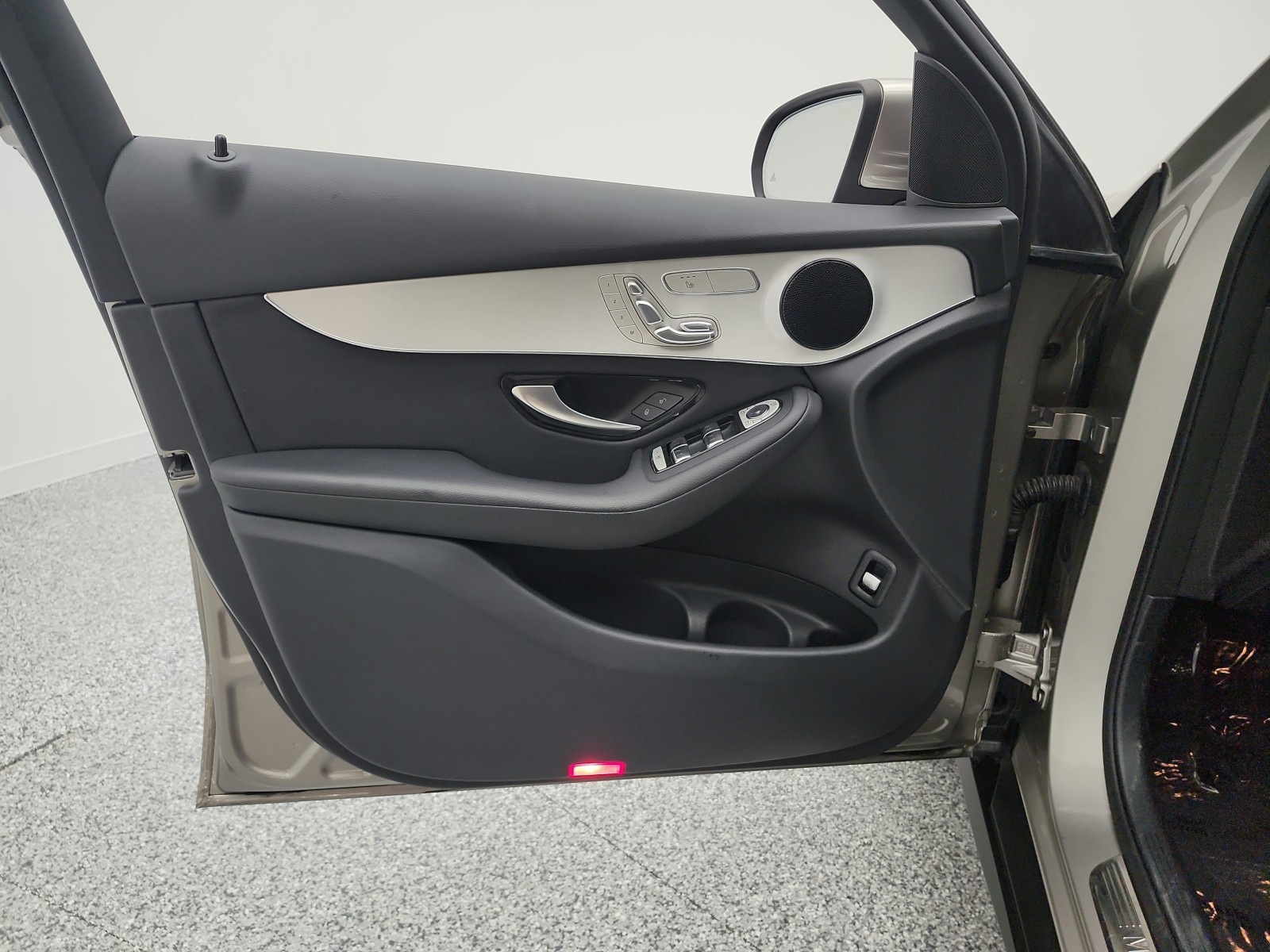 Used 2019 Mojave Silver Metallic Mercedes-Benz GLC 300 SUV image 13