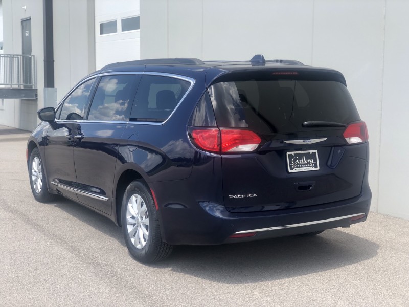 2017 Chrysler Pacifica Touring-L in CHESTERFIELD, Missouri