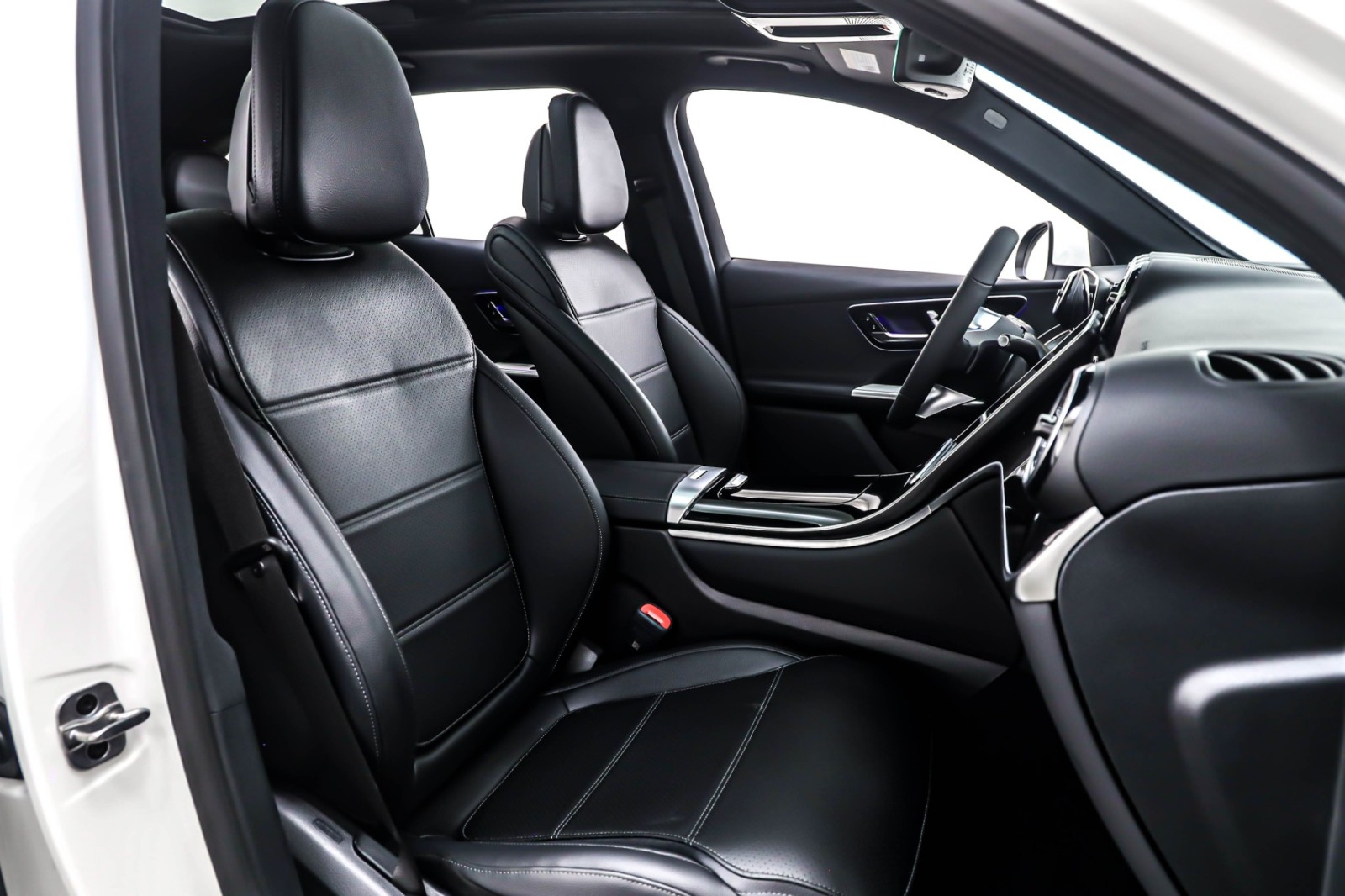 New 2026 Polar White Mercedes-Benz GLC 300 4MATIC® SUV image 7