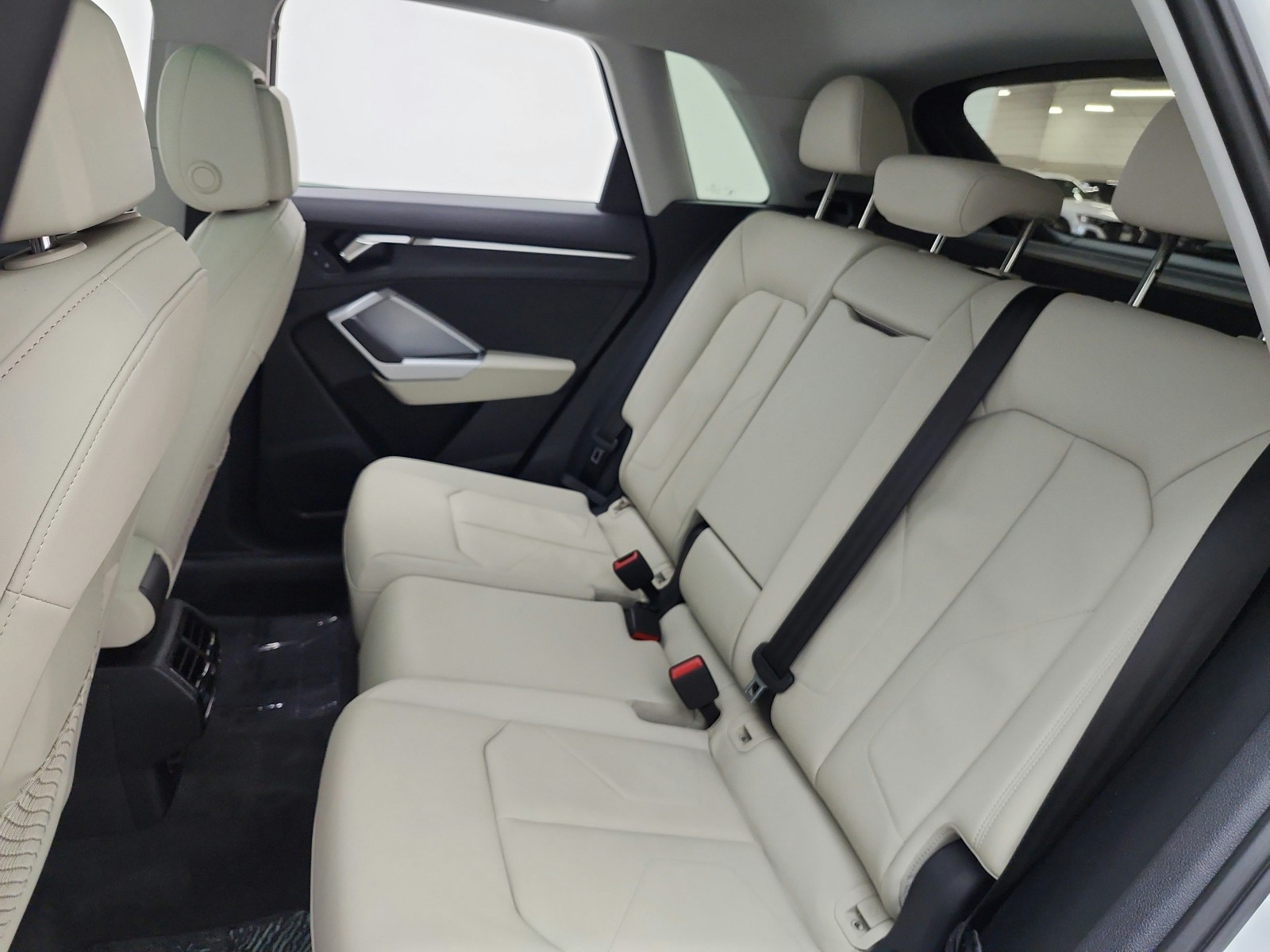 Used 2023 Ibis White Audi S line Premium image 13