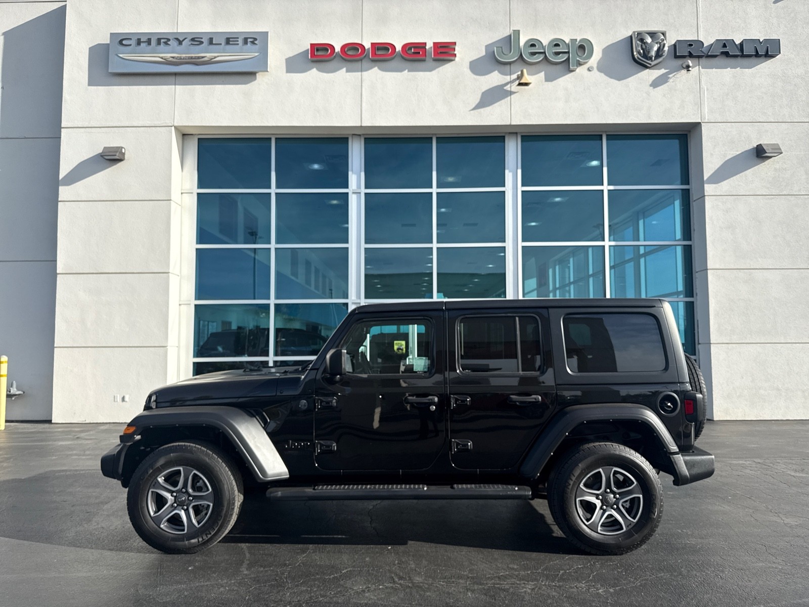 View vehicle photo 5