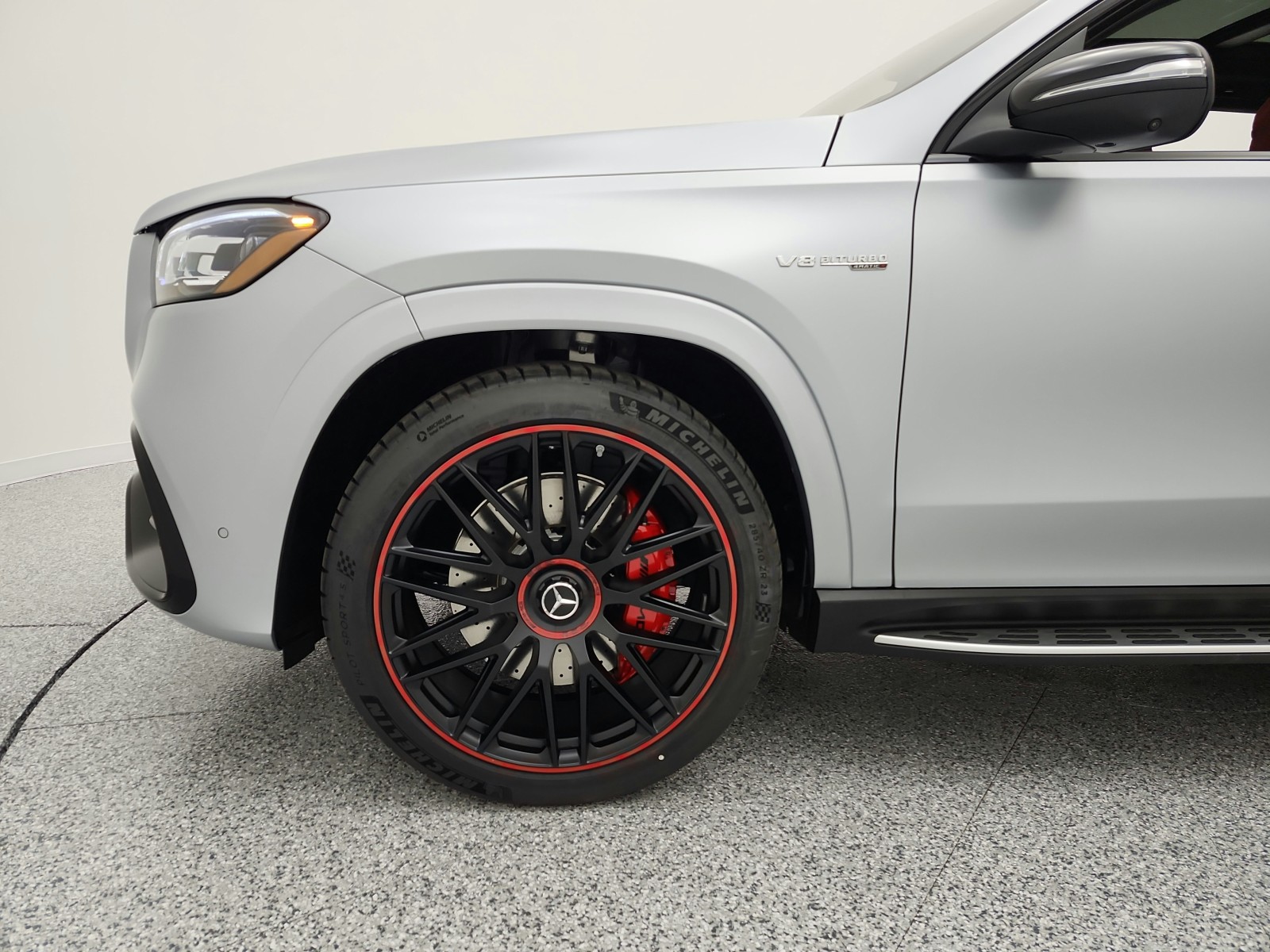 New 2026 CIRRUS SILVER MAGNO Mercedes-Benz AMG® GLS 63 image 13