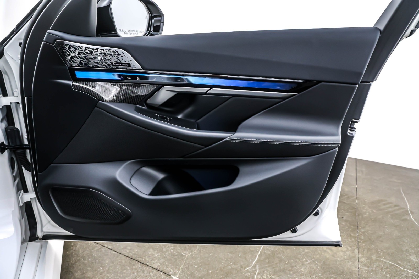 Used 2025 Alpine White BMW Sedan image 23