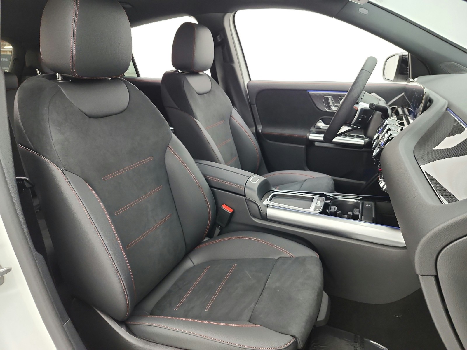 New 2026 Polar White Mercedes-Benz GLA 250 SUV image 14