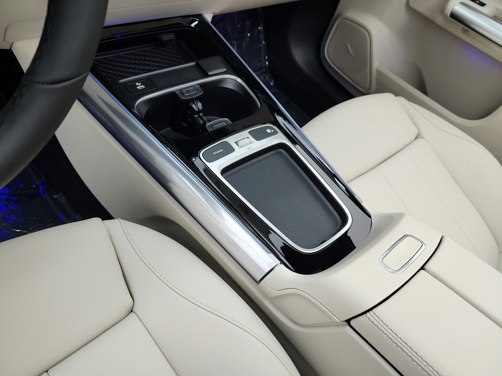 New 2026 Mountain Grey Metallic Mercedes-Benz GLA 250 SUV image 10