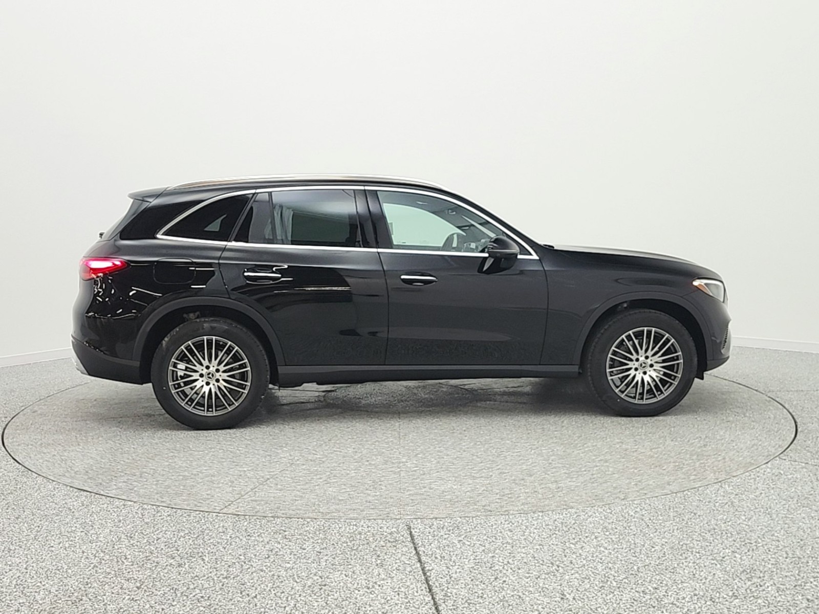 New 2026 Black Mercedes-Benz GLC 300 image 4