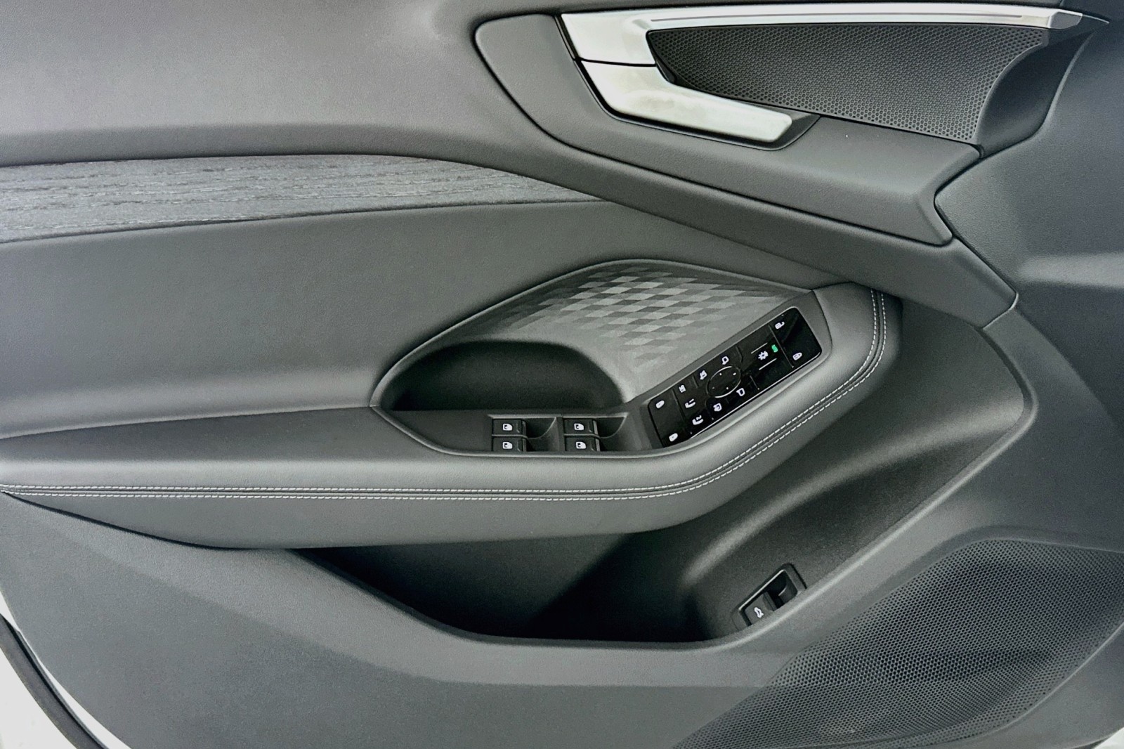 New 2026 Arkona White Audi Premium image 15