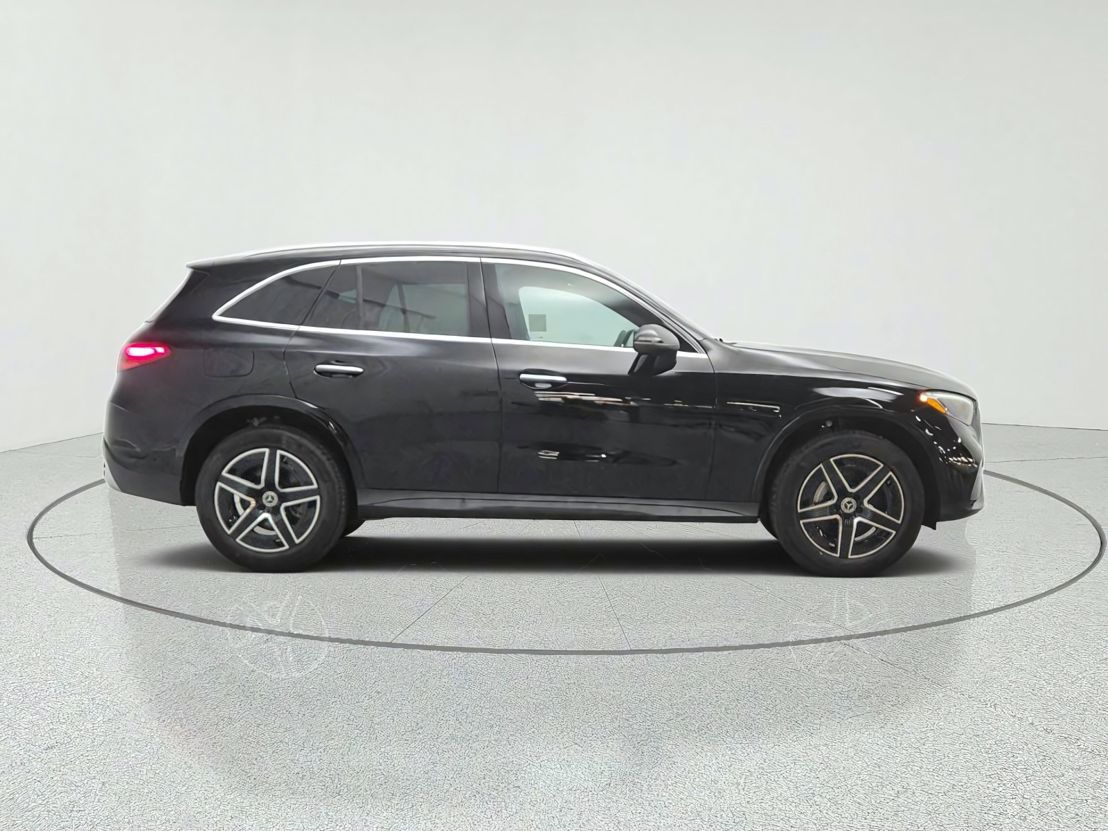 New 2026 Black Mercedes-Benz GLC 300 SUV image 4