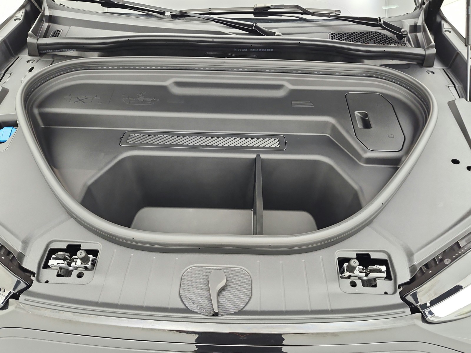 Used 2025 Mythos Black Metallic Audi Premium Plus RWD image 18