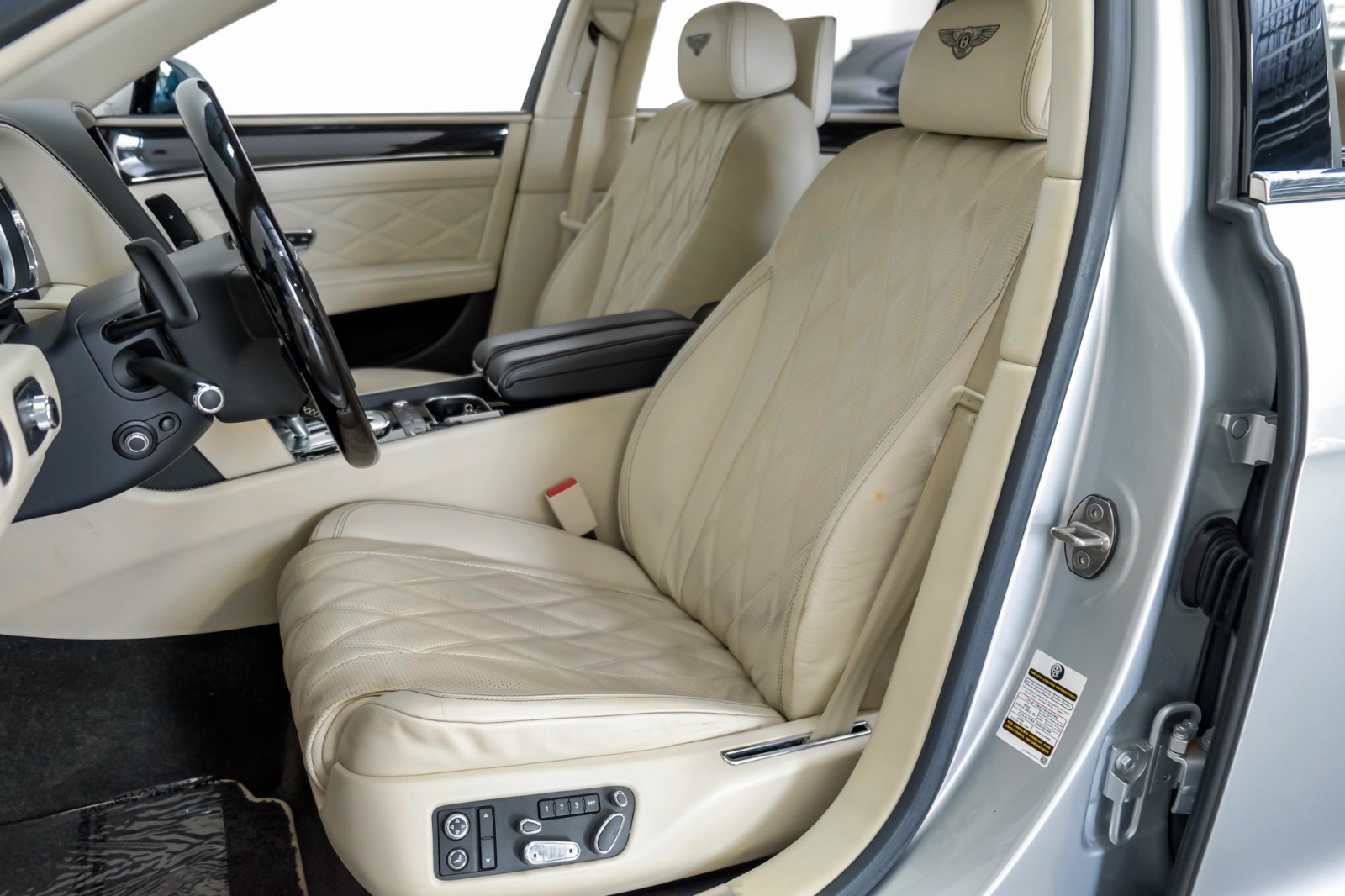 2015 Bentley Flying Spur V8 Mulliner RearEntertainment 21Alloys PicnicTable 14