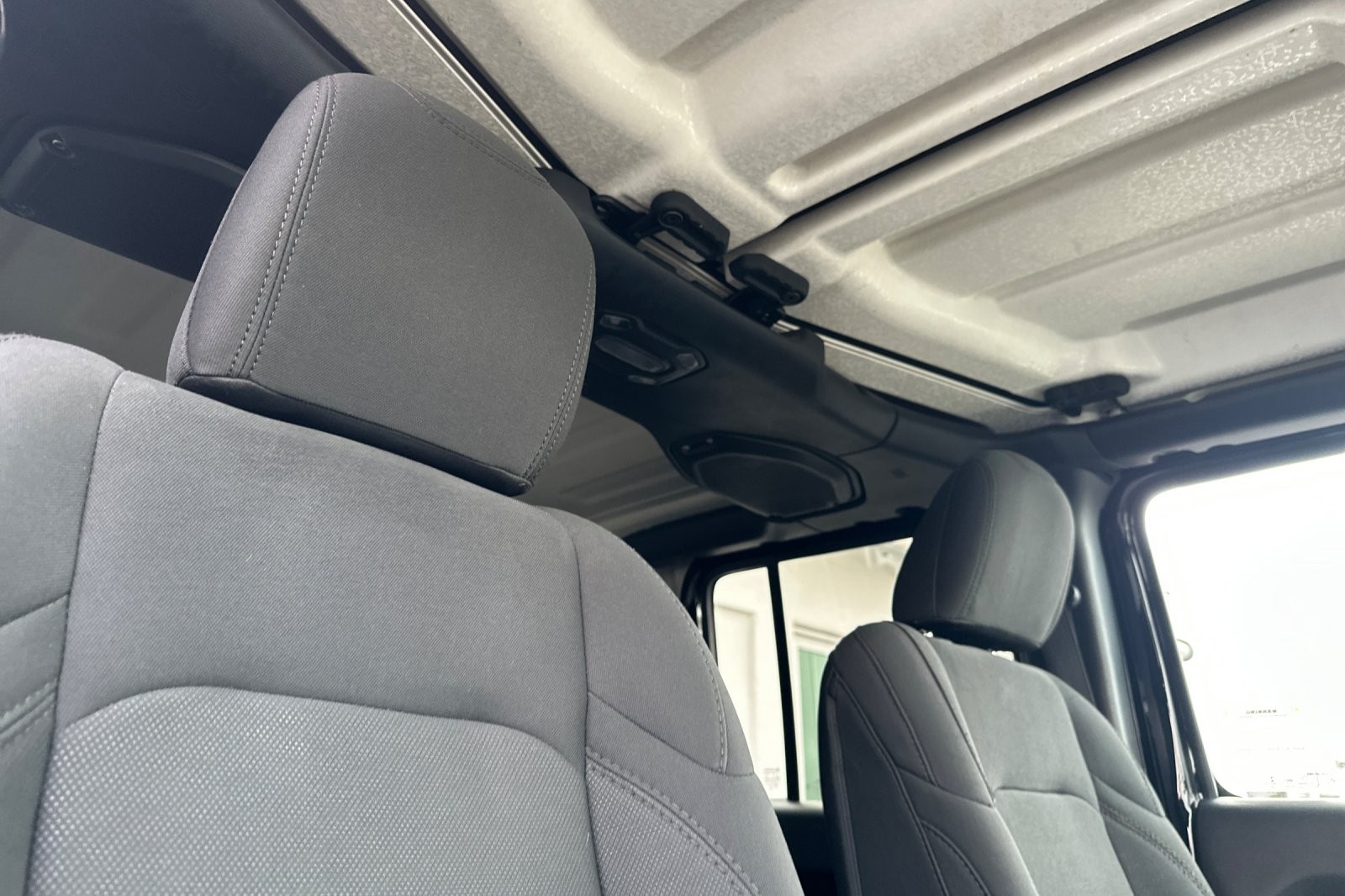Used 2020 BLACK Jeep Sport S image 15