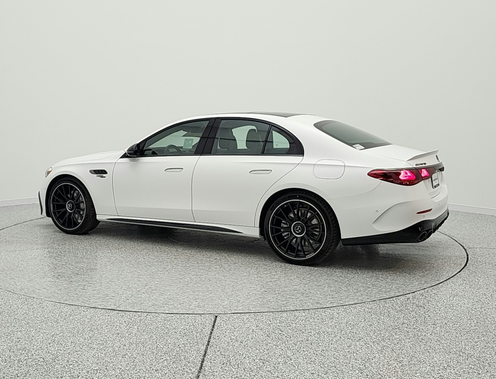 New 2026 MANUFAKTUR Moonlight White Magno Mercedes-Benz AMG® E 53 E image 7