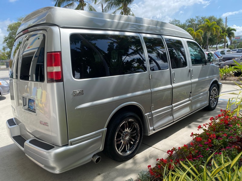 2013 GMC SAVANA HI TOP CONVERSION HANDICAP LIFT LOW MILES 24,857 in , 