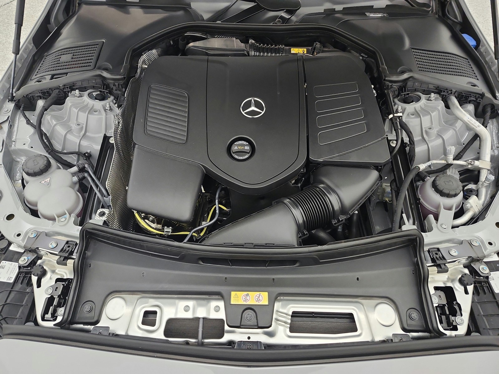 New 2026 MANUFAKTUR Alpine Grey Mercedes-Benz C 300 image 12