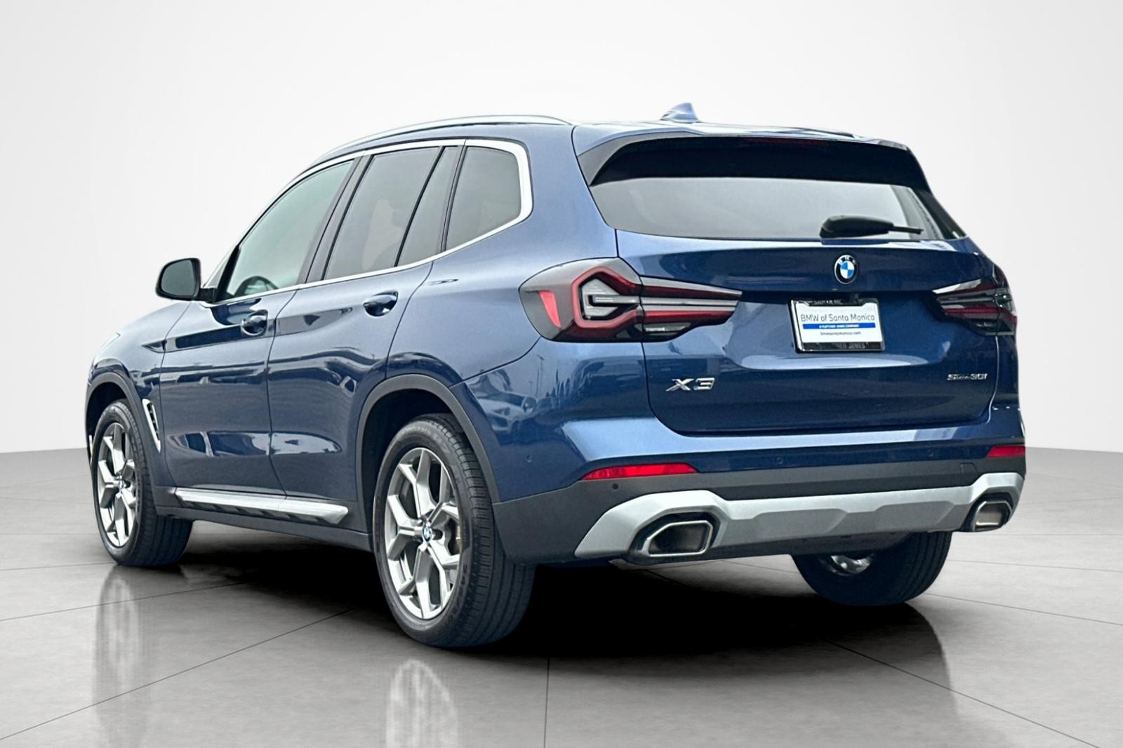 Used 2023 Phytonic Blue Metallic BMW sDrive30i image 3