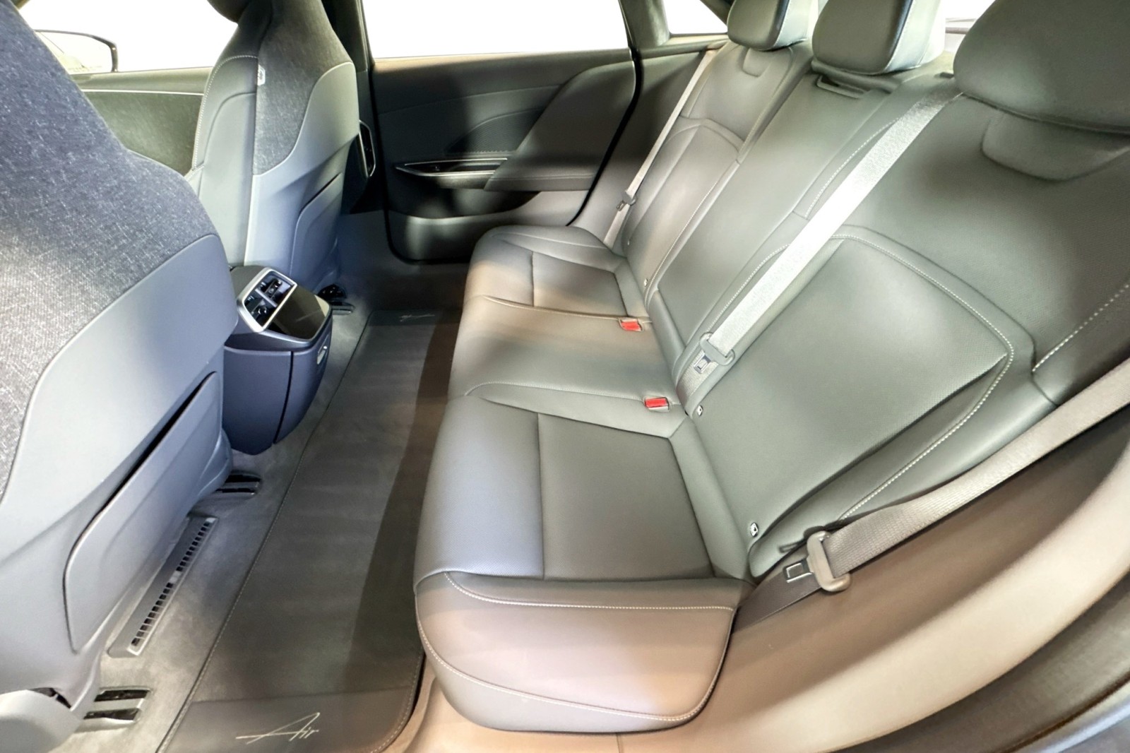 Used 2024 Quantum Grey Metallic Lucid Touring image 23