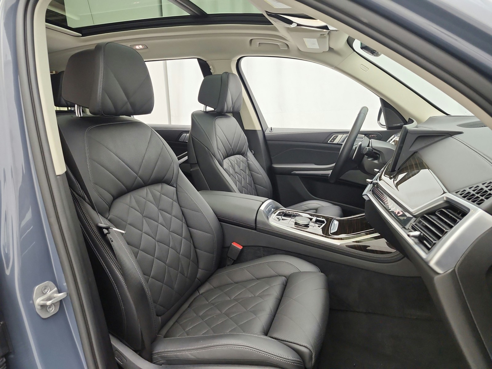 Used 2024 Sparkling Copper Metallic BMW xDrive40i Sports Activity Vehicle image 19