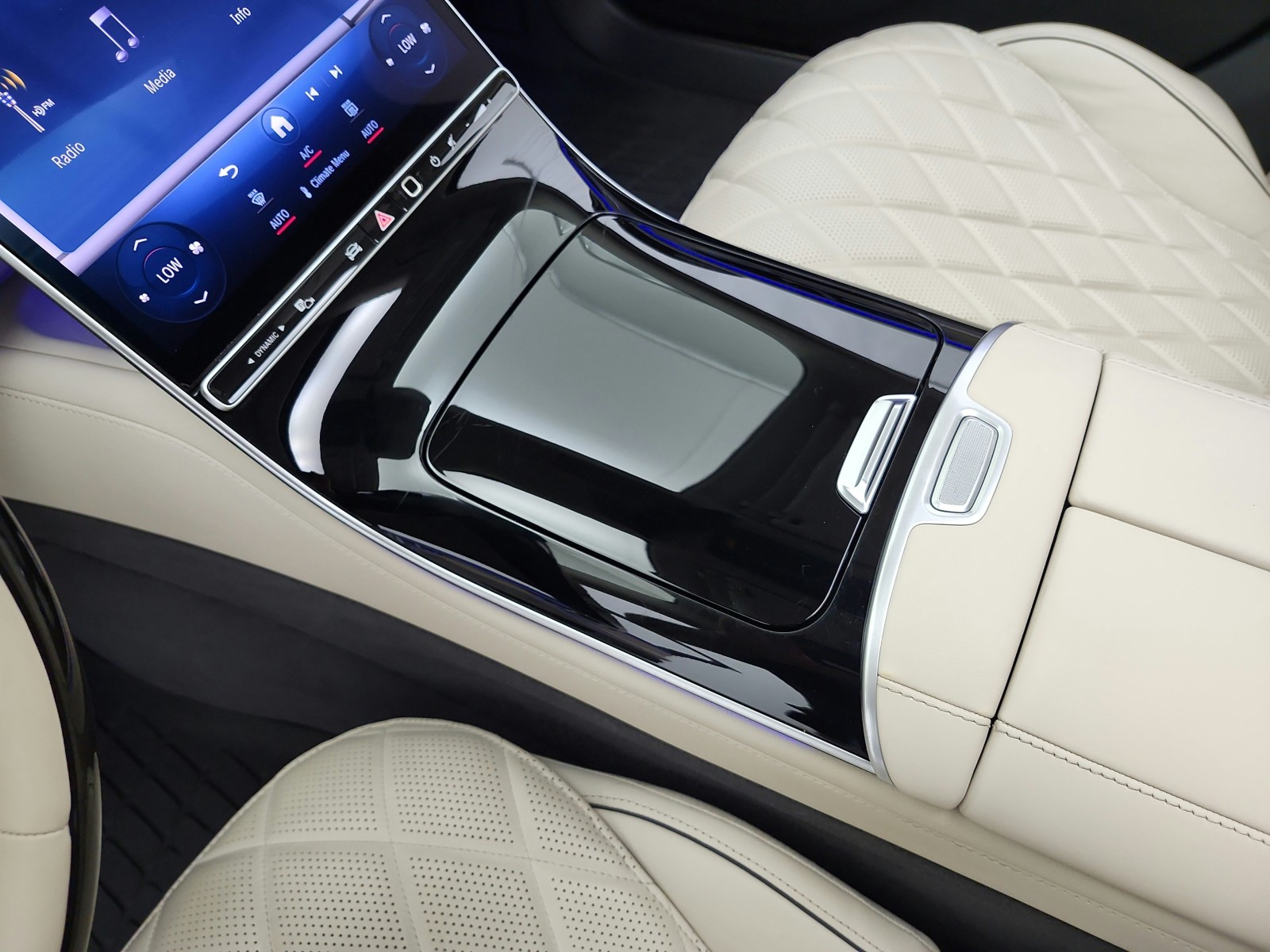 Used 2023 MANUFAKTUR Diamond White Mercedes-Benz S 580 4MATIC® Sedan image 11