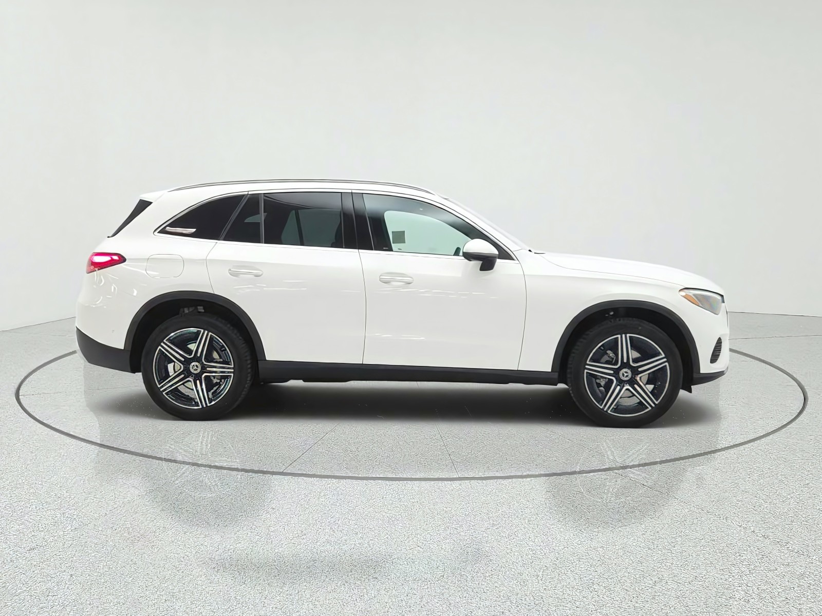 New 2027 Polar White Mercedes-Benz GLC 300 SUV image 4