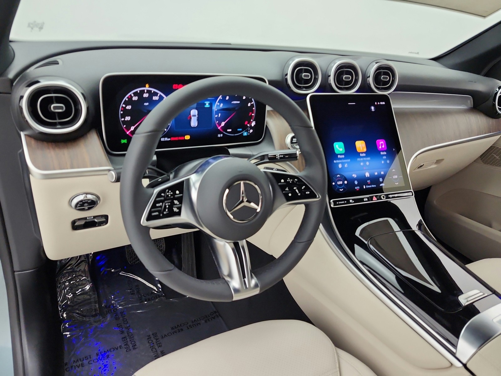 New 2026 Verde Silver Metallic Mercedes-Benz GLC 300 image 9